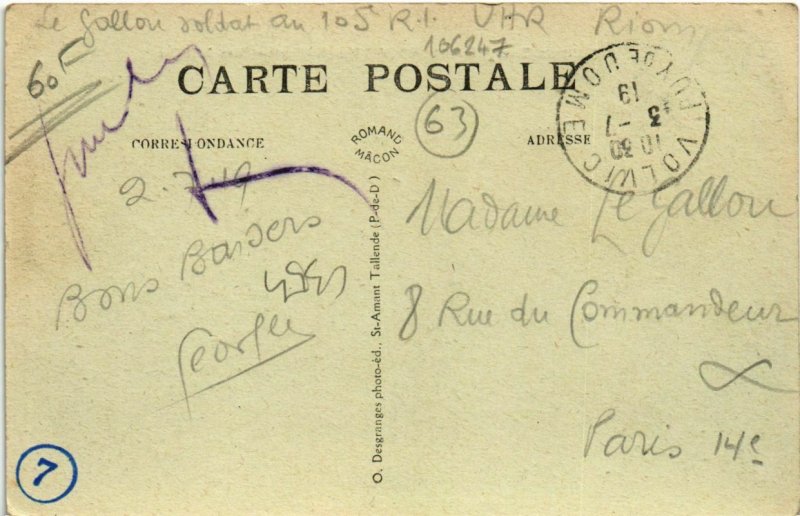 CPA Plateau Central - VOLVIC - Place de l'Église (106247)