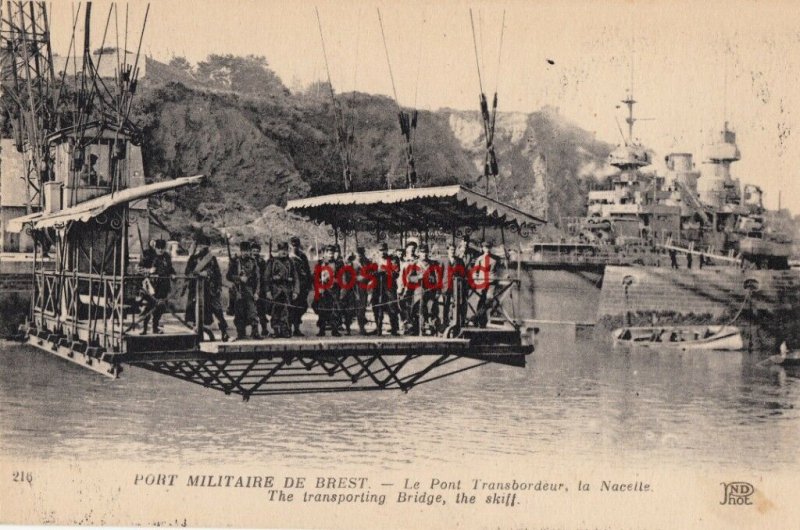 PORT MILITAIRE DE BREST Le Pont Transbordeur, soldiers being transported - crane