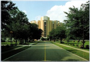 VINTAGE CONTINENTAL SIZED POSTCARD U.S. NAVAL RETIREMENT HOME AT GULFPORT