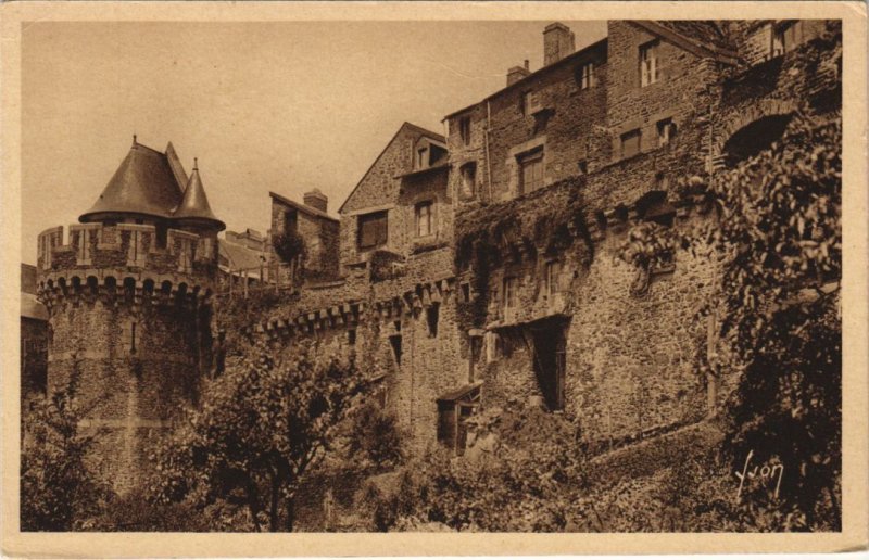 CPA Fougeres Les Remparts et la Tour Nichot (1237696)