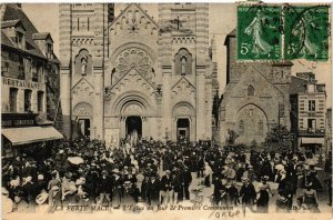 CPA AK La Ferte-Mace - L'Eglise un Jour de Premiere Communion (259256)