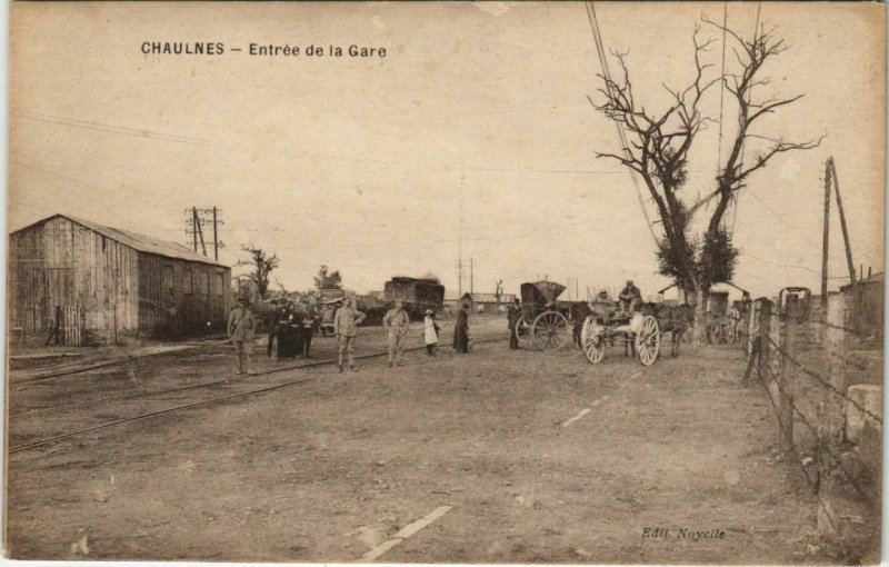 CPA Guerre CHAULNES Entrée de la Gare (19113)