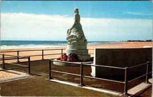 Postcard MONUMENT SCENE Hampton Beach New Hampshire NH AM9565