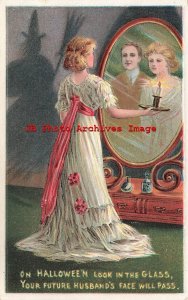 329635-Halloween, Anglo-American No 876/6,Woman Sees Reflection of Man in Mirror