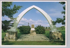 Symbolic Arch, International Friendship Gardens, Thunder Bay Ontario Postcard