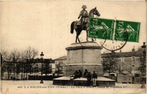 CPA La ROCHE-sur-YON - La Place d'Armes - Statue de Napoleon Ier (636930)