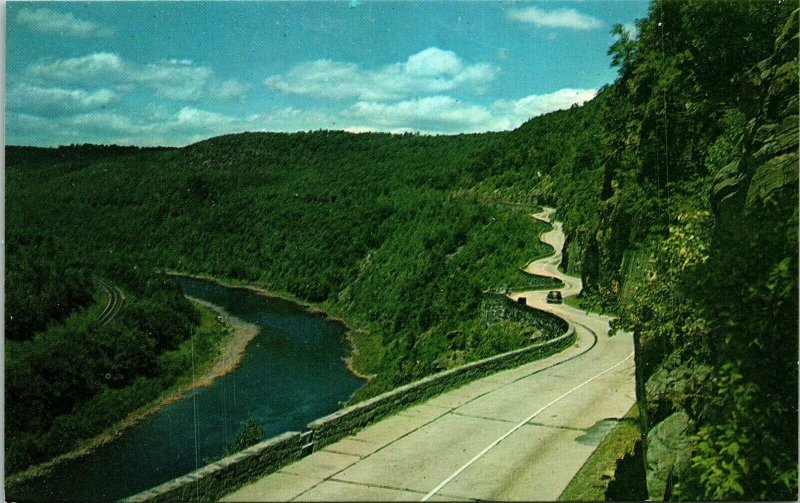 Hawks Nest Road Delaware River Port Jervis NY New York Postcard Plastichrome VTG 