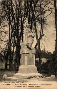 CPA USSEL - Place Voltaire - Monument Commemoratif aux Morts (691824)