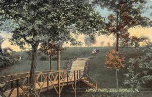 DES MOINES, IA Iowa  UNION PARK SCENE  Wooden Foot Bridge  c1910's Postcard