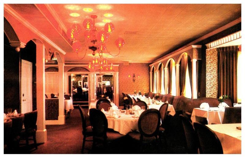 Rhode Island Warwick , Golden Lantern Restaurant , Diningg Room