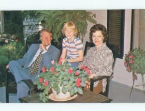 Pre-1980 PRESIDENT JIMMY CARTER WITH WIFE AND DAUGHTER ON PORCH Plains GA E5565