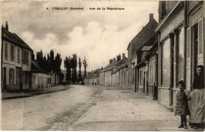 CPA FOUILLOY Rue de la Republique (1292409)