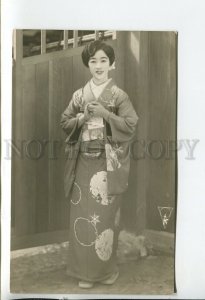 460607 1930 year Japan geisha girl with beautiful hairstyle Vintage photo