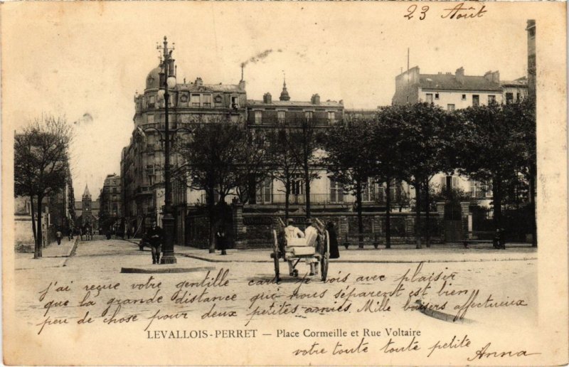 CPA Levallois Perret Place Cormeille et Rue Voltaire (1311136)