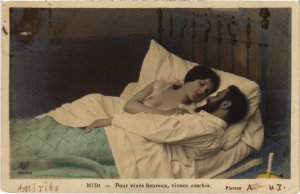 PC COUPLE IN BED REAL PHOTO EROTIC (a31088)