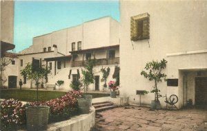 1920s Santa Barbara California Inner Ct De La Guerra Studios Postcard 25-11311