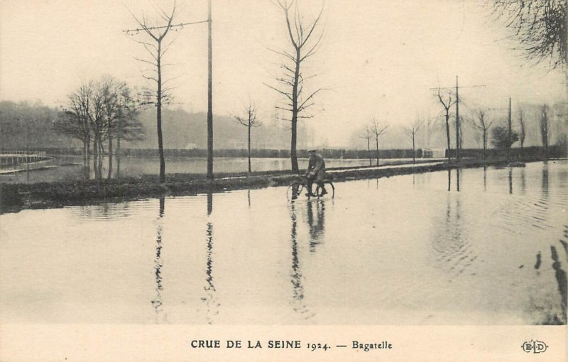 Disasters themed postcard flood of the Seine Paris 1924 France