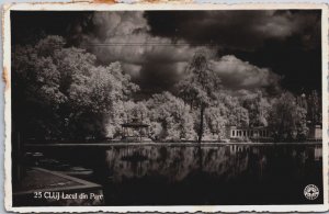 Romania Cluj Lacul din Parc Cluj-Napoca Vintage RPPC C121