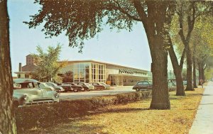 BURLINGTON IOWA~UNION RAILROADSTATION-1940-50s CARS IN LOT~1960 PSTMK POSTCARD