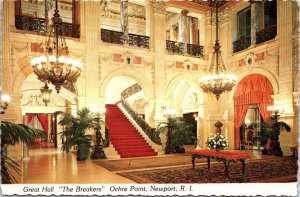 CONTINENTAL SIZE POSTCARD GREAT HALL AT THE BREAKERS HOTEL OCHRE POINT NEWPORT