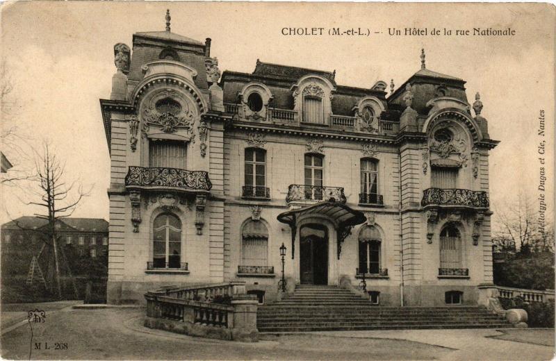 CPA CHOLET-Un Hotel de la rue Nationale (189846)
