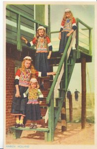 Holland Postcard - Four Children in Costume Standing On Stairs - Marken   ZZ3525
