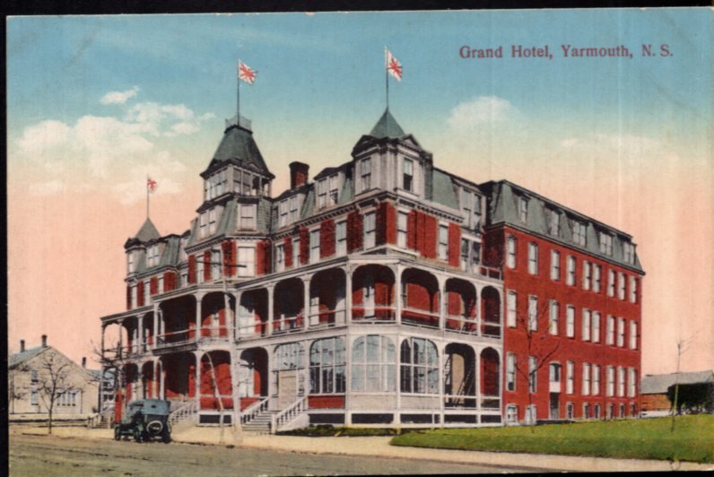 Nova Scotia YARMOUTH Grand Hotel with old car - Divided Back