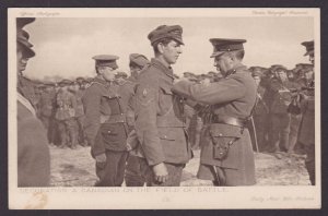 GREAT BRITAIN, Postcard, Decorating a Canadian on the field of battle, WWI