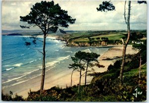 M-27545 The Plage du Ris and the bay of Douarnenez Ys France