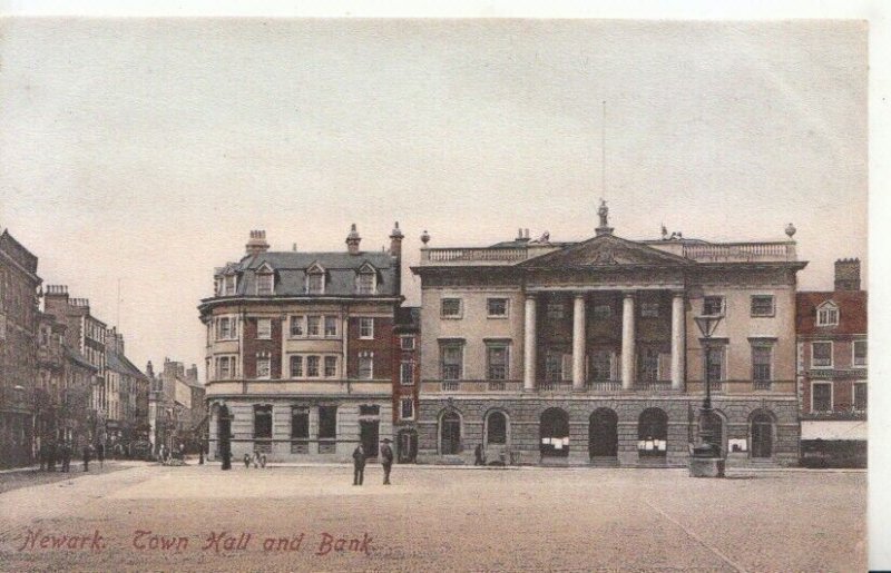 Nottinghamshire Postcard - Newark Town Hall and Bank  MB1416