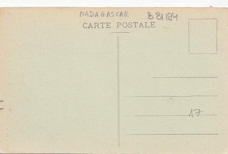 B81194 madagascar  diego suarez un sentier   front/back image