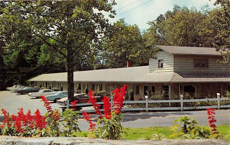 Blowing Rock North Carolina~Azalea Gardens Motel on Main Street~Classic Cars~'60