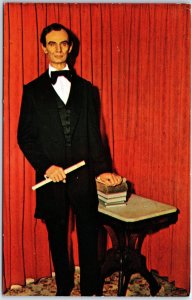 VINTAGE POSTCARD LIVING MUSEUM REPLICA OF (1860) ABRAHAM LINCOLN AT SPRINGFIELD