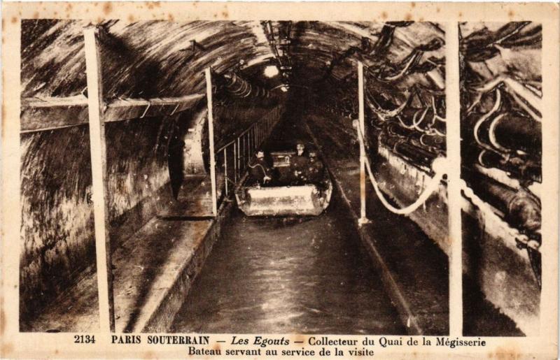 CPA PARIS souterrain Bateau servant au service de la visite (305373)