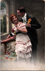 Romantic Victorian Couple Vintage Postcard C001