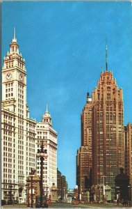 USA Chicago Tribune Michigan Avenue Bridge Chrome Postcard 03.57