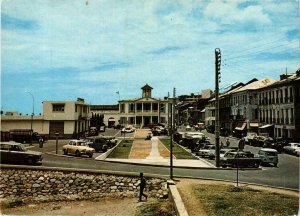 CPM Basse Terre- LE Cours Nolivos,Au fond, Hotel de Ville GUADELOUPE (839986)