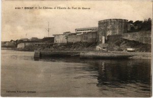 CPA Brest- Le Chateau et l'Entree du Port de Guerre FRANCE (1025628)