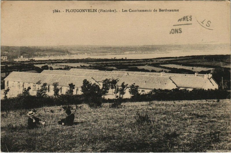 CPA Plougonvelin - Les Casernements de Bertheaume (144203)