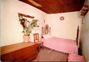 CONTINENTAL SIZE POSTCARD FRANCISCO'S BEDROOM HOME OF FATIMA PORTUGAL