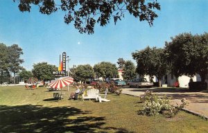 Eureka Springs, Arkansas AR    HARPER'S MOTEL  Lawn~50's Cars  ROADSIDE Postcard