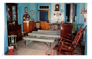 PA - Lancaster. Amish Farm & Exhibit, Front Room