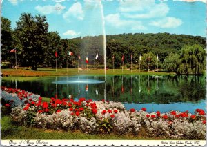 VINTAGE CONTINENTAL SIZE POSTCARD FLAGS OF MANY NATIONS STERLING FOREST GARDENS