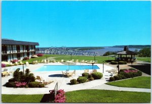 VINTAGE CONTINENTAL SIZE POSTCARD RAMADA INN HILLTOP NATCHEZ MISSISSIPPI 1970s