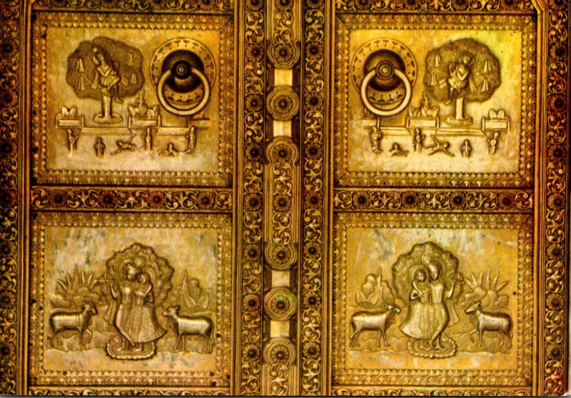 India Jaipur Golden Door With Intricate Carvings