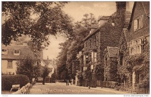 SALISBURY (Wiltshire), England, UK, 00-10s ; The Close , Pretty Corner