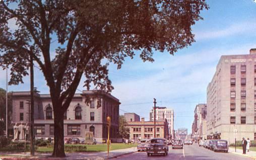 WI - Green Bay, Walnut Street Looking West