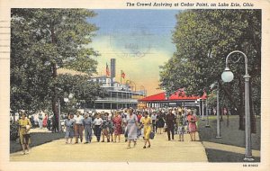 Crowd  Arriving Cedar Point , Ohio OH