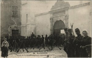 CPA NARBONNE - Porte de la Sous Préf. enforcée pas les Manifestants (125388)