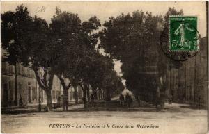 CPA PERTUIS - La Fontaine et le Cours de la République (511789)